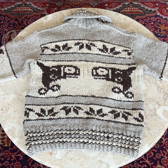Authentic 100% Wool Handcrafted Cowichan Sweater Indigenous Killer Whales - Picture 7 of 11
